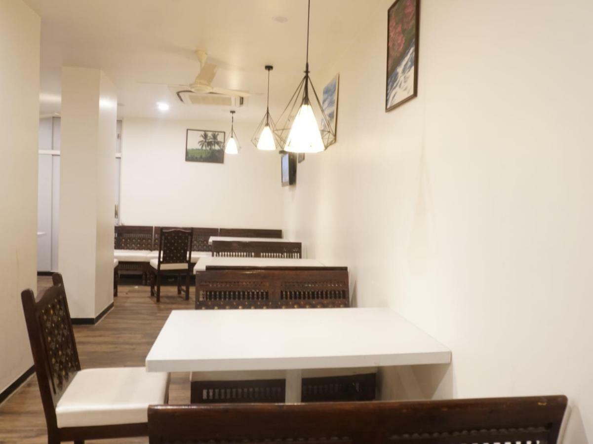 Palette Four Seasons Recreation Resort Jalgaon Bagian luar foto