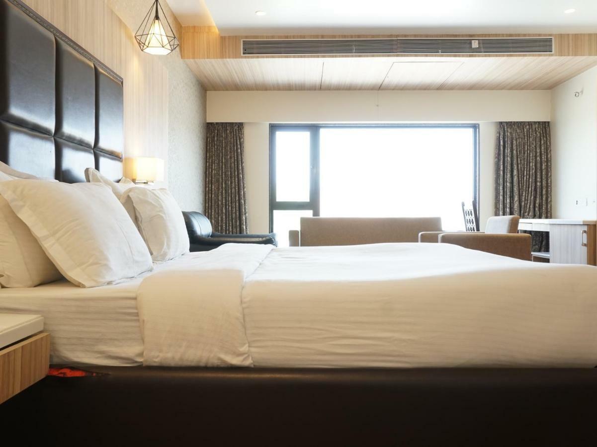 Palette Four Seasons Recreation Resort Jalgaon Bagian luar foto