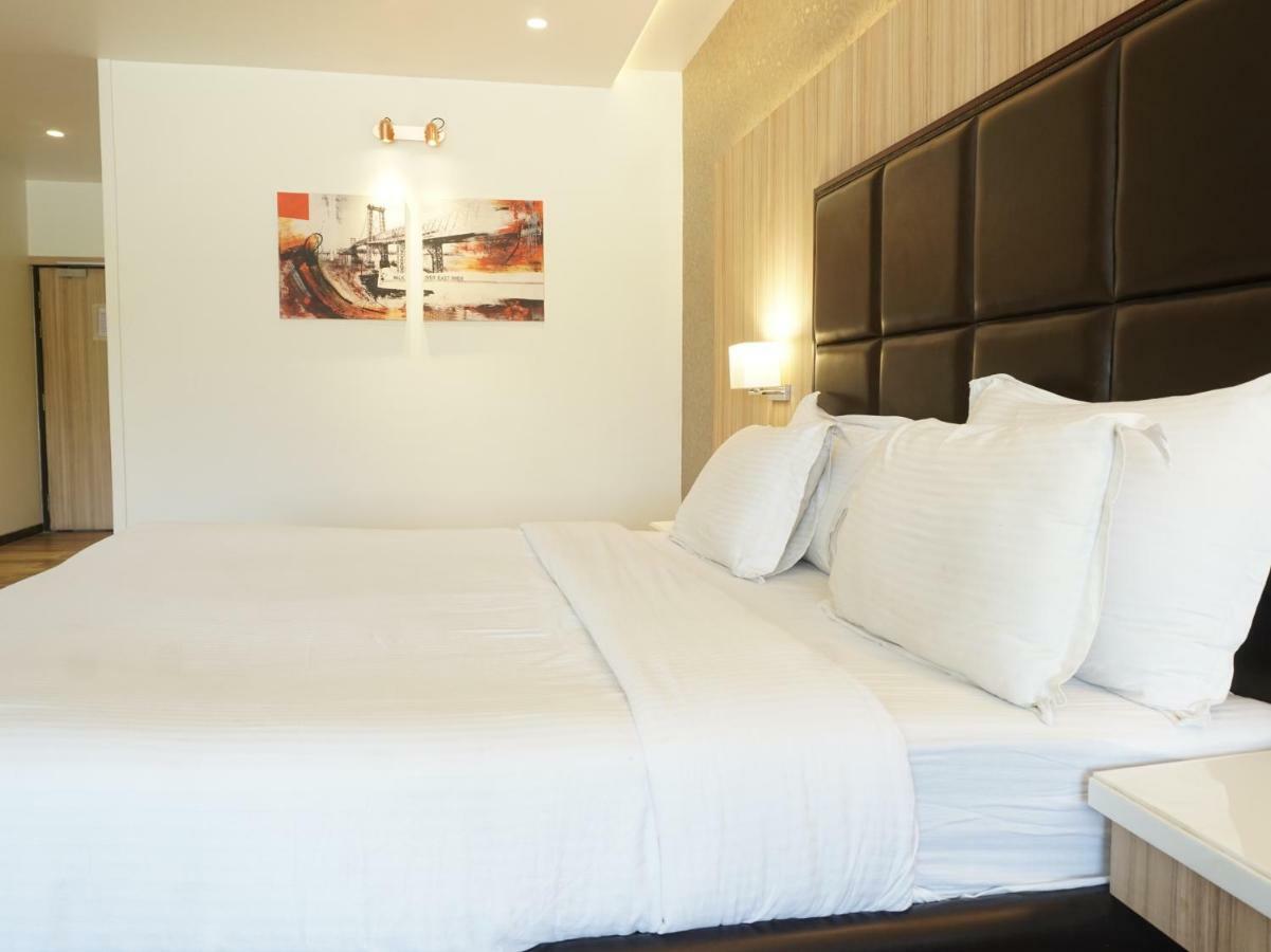 Palette Four Seasons Recreation Resort Jalgaon Bagian luar foto