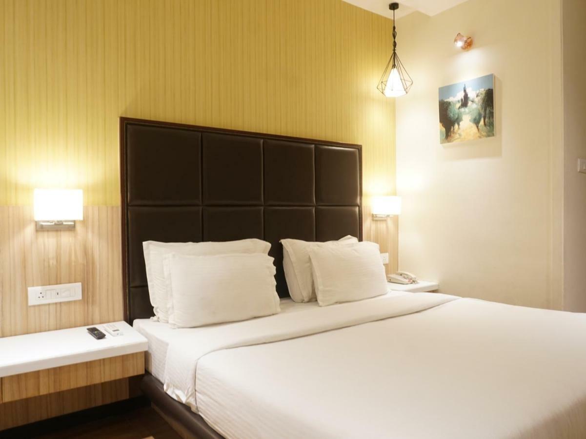 Palette Four Seasons Recreation Resort Jalgaon Bagian luar foto