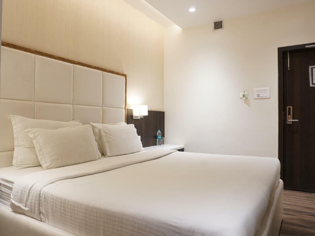 Palette Four Seasons Recreation Resort Jalgaon Bagian luar foto