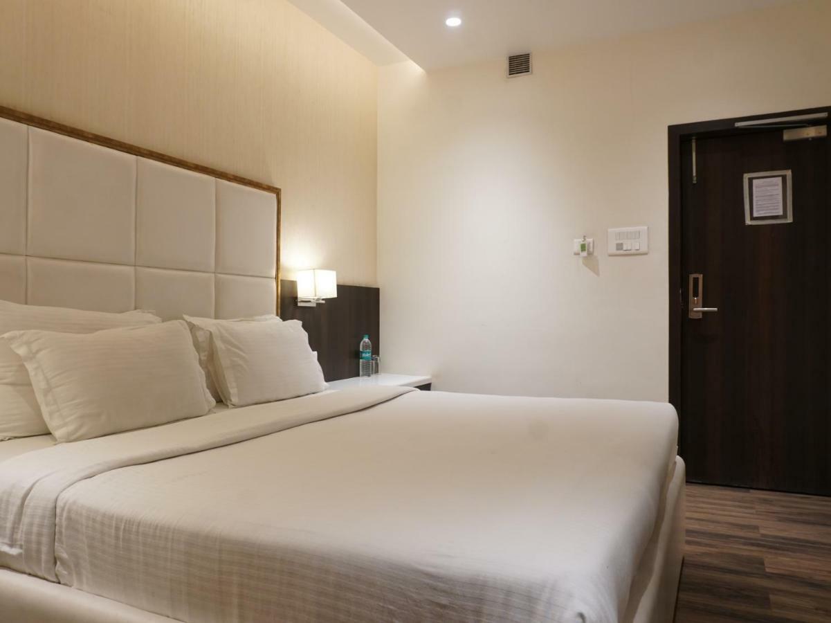Palette Four Seasons Recreation Resort Jalgaon Bagian luar foto
