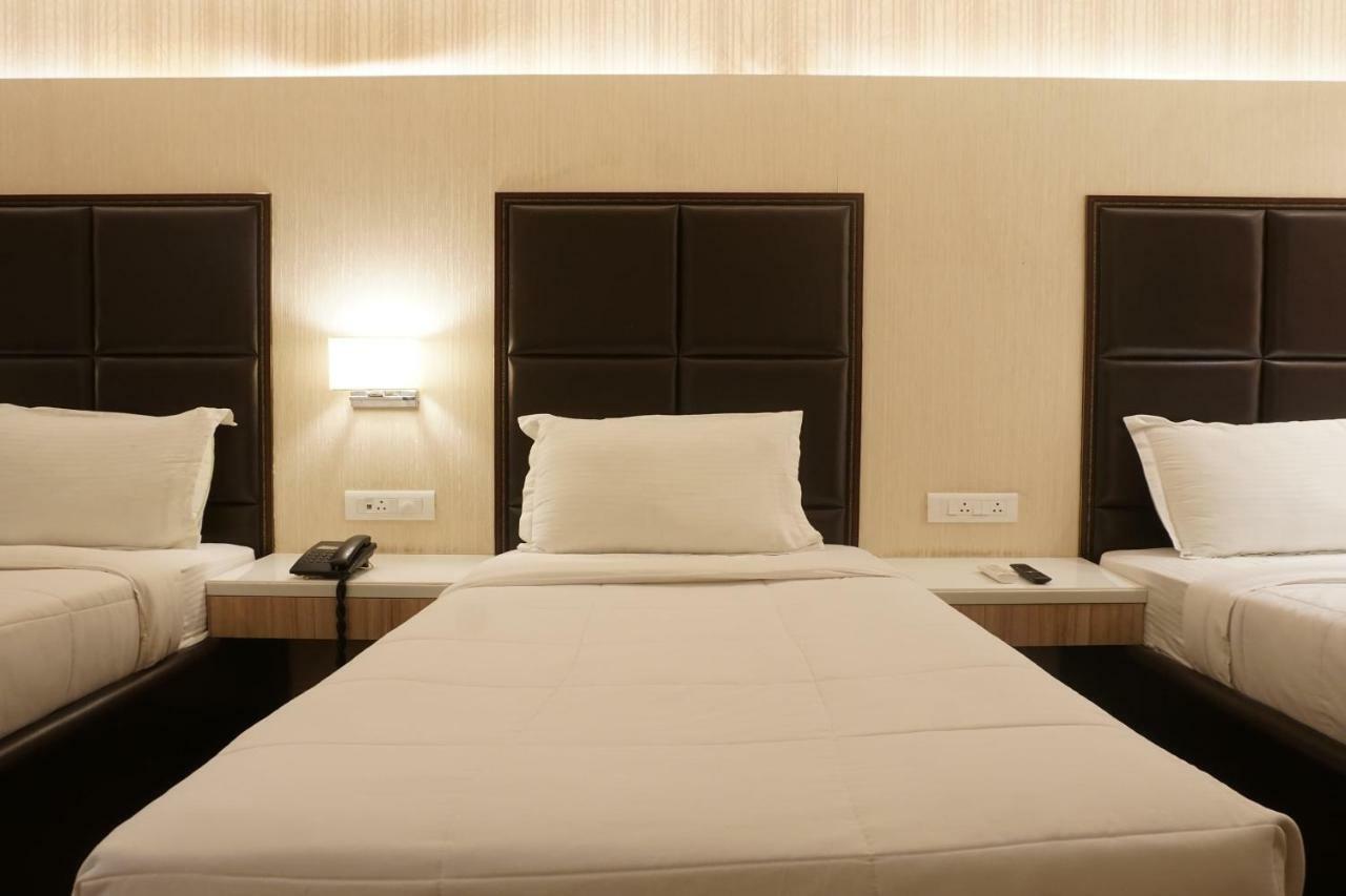 Palette Four Seasons Recreation Resort Jalgaon Bagian luar foto