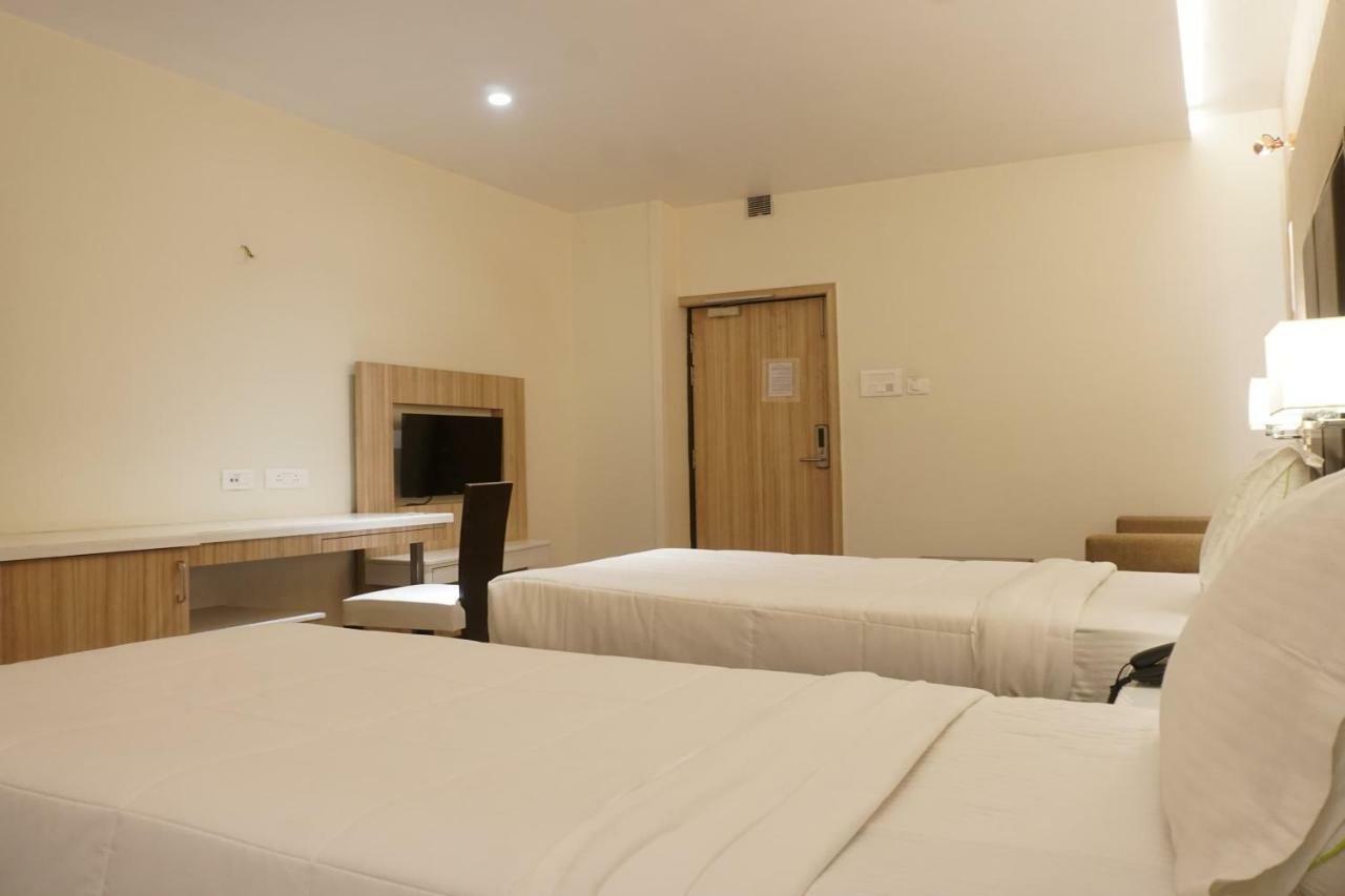 Palette Four Seasons Recreation Resort Jalgaon Bagian luar foto